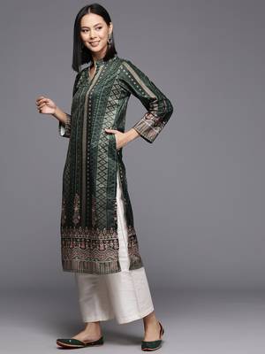 Green geometric printed gotta patti velvet kurta 4