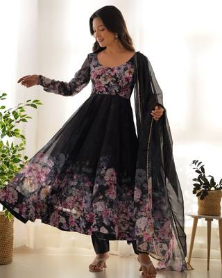 Organza Silk Fabric Fully Flair With Canvas Patta Attached Padded And Zipper Gown, Dupatta And Pent 6