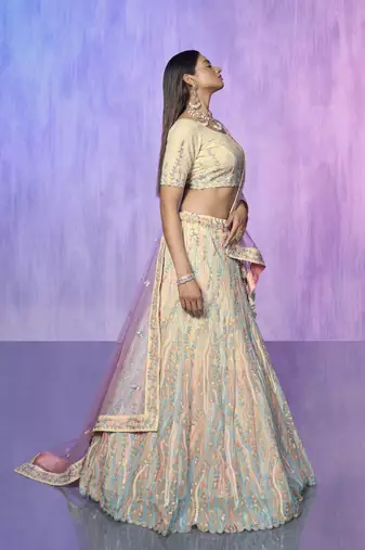 OFF WHITE HEAVY EMBROIDERED ORGANZA DESIGNER BRIDAL WEDDING & PARTY WEAR FESTIVAL SEMI STITCHED LEHENGA