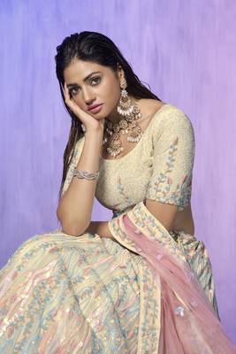 OFF WHITE HEAVY EMBROIDERED ORGANZA DESIGNER BRIDAL WEDDING & PARTY WEAR FESTIVAL SEMI STITCHED LEHENGA 5