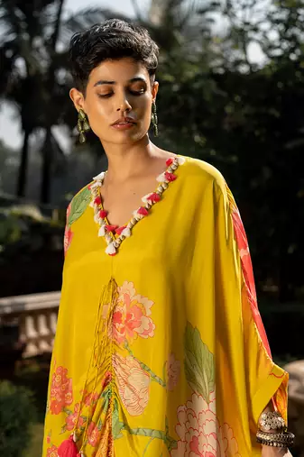 Refreshing floral kaftan
