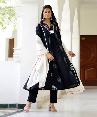 Black peacock suit set 1