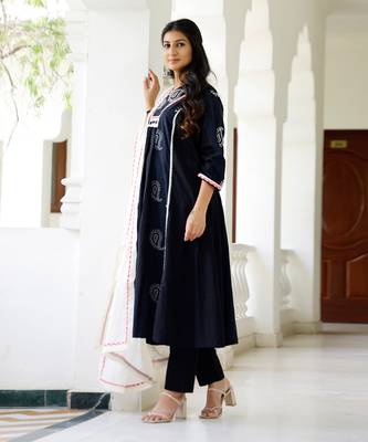 Black peacock suit set 4