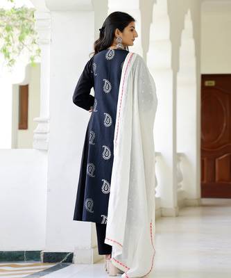 Black peacock suit set 5
