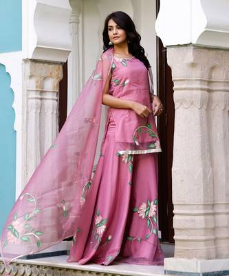 Flamingo pink handpainted suit set 4