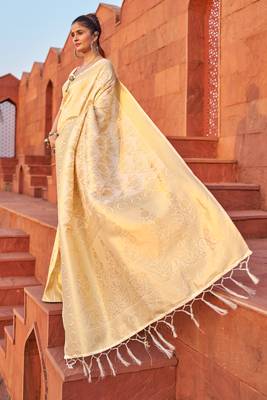 Cream Subhi silk Bland Zari weaving Pallu Border saree with Blouse 2