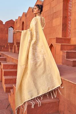 Cream Subhi silk Bland Zari weaving Pallu Border saree with Blouse 3