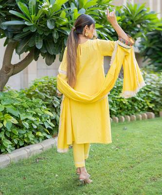 Yellow embellished jashna kurta set 5