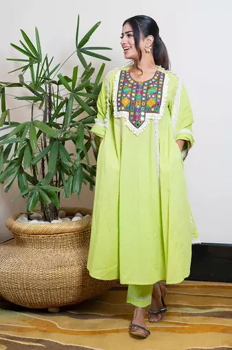 Green embellished jashna kurta set
