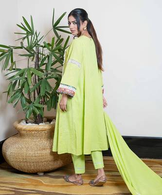 Green embellished jashna kurta set 4