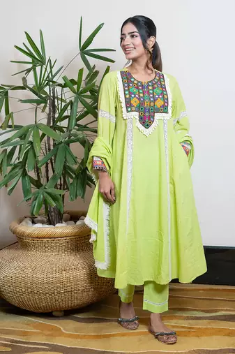 Green embellished jashna kurta set