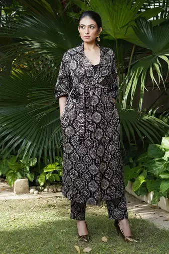 Black surmayi printed jacket set