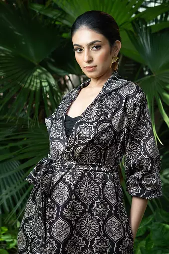 Black surmayi printed jacket set