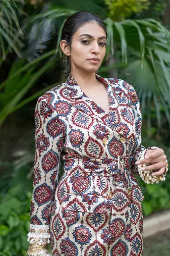 Off white kafoori printed jacket set