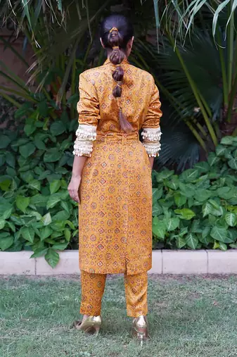 Sunehri trench coat
