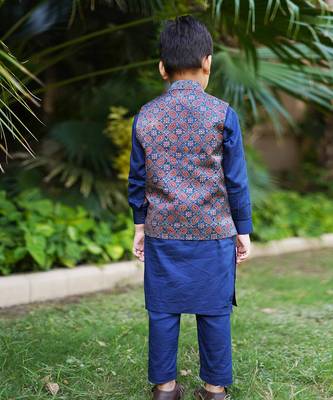 Navy blue printed silk kurta set 4
