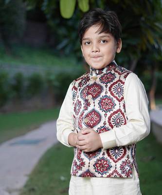 Off white printed silk kurta set 3