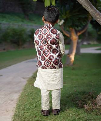Off white printed silk kurta set 4