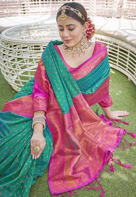 Green Contrast 1000 Butti Zari Woven Paithani Silk Blend Saree 3