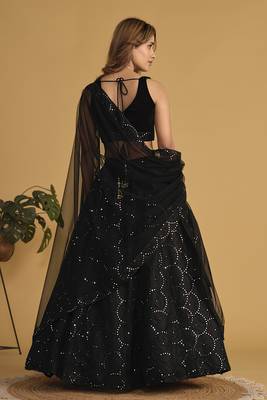 BLACK SEQUINS & THREAD EMBROIDERED NET DESIGNER BRIDAL WEDDING & PARTY WEAR FESTIVAL SEMI STITCHED LEHENGA 4