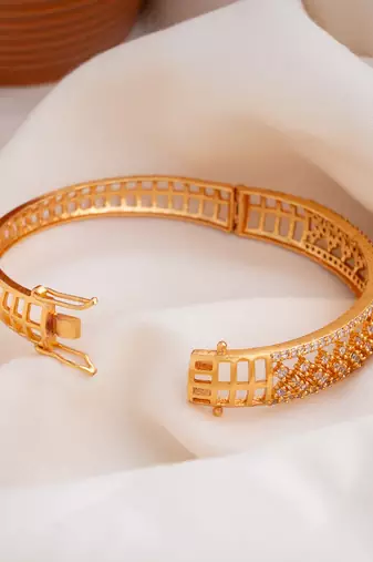 Golden and diamond bracelet openable free size one gram gold