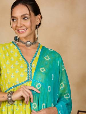 Winered woman green printed mirror work naira-cut kurta dupatta set 5
