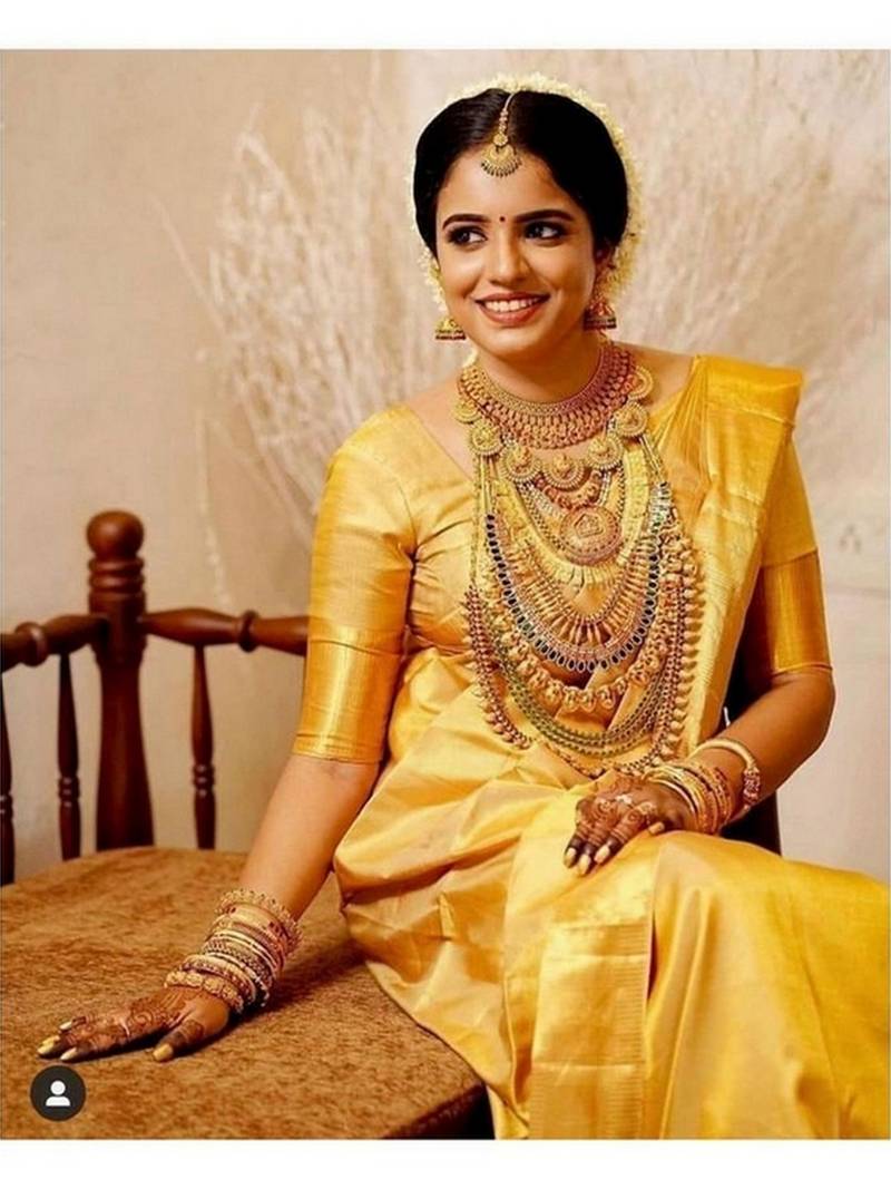 Gold Zari Woven Silk Blend Party Wear Saree With Blouse