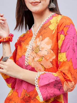 Winered woman floral print v-neck lace detailing co-ord set 5