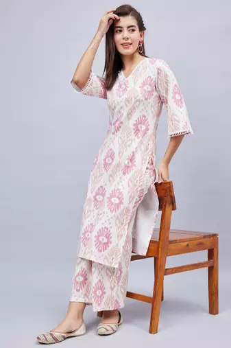 Winered woman white geometric print neck lace detailing kurta set