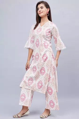 Winered woman white geometric print neck lace detailing kurta set