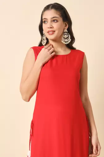 Red solid round neck sleeveless straight calf length kurta