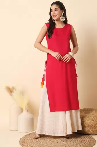 Magenta pink solid round neck sleeveless straight calf length kurta