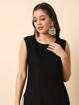 Black solid round neck sleeveless straight calf length kurta 2