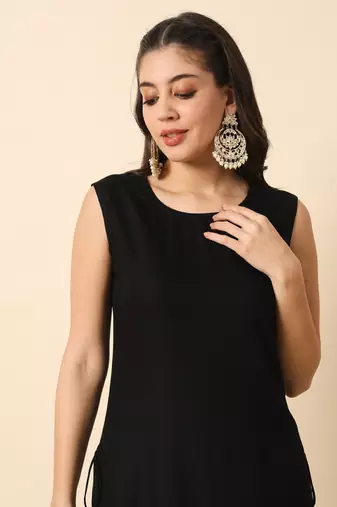 Black solid round neck sleeveless straight calf length kurta