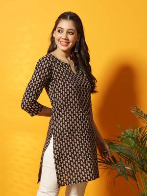 Black and maroon floral bagru printed tunic 3