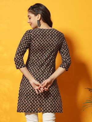 Black and maroon floral bagru printed tunic 4