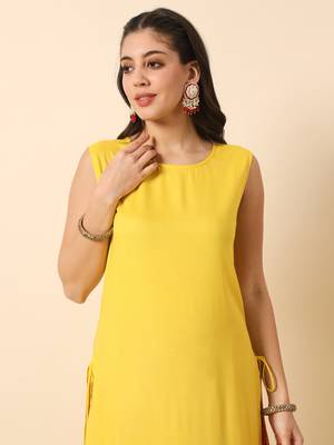 Lemon yellow solid round neck sleeveless straight calf length kurta 2