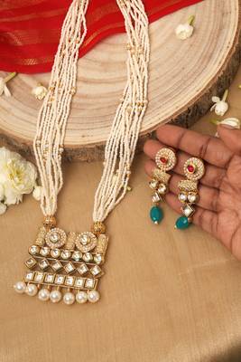 White Beaded Kundan Necklace Set 1