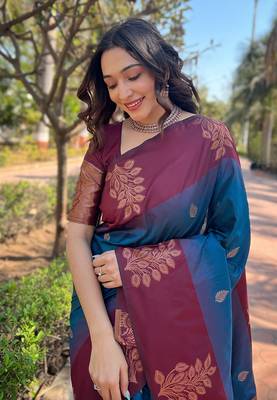 Blue Soft Silk Floral Border Contrast Zari Woven Saree 2