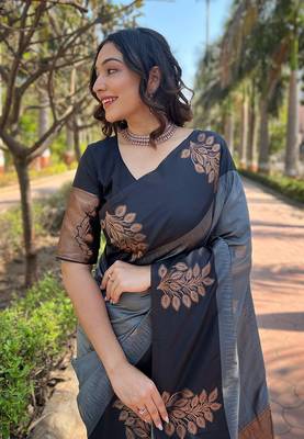 Grey Soft Silk Floral Border Contrast Zari Woven Saree 2