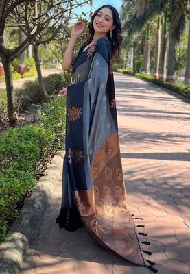 Grey Soft Silk Floral Border Contrast Zari Woven Saree 3