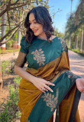 Gold Soft Silk Floral Border Contrast Zari Woven Saree 2
