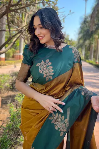 Gold Soft Silk Floral Border Contrast Zari Woven Saree