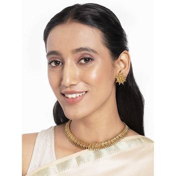 traditional stylish golden necklace with earrings mc058fl 1