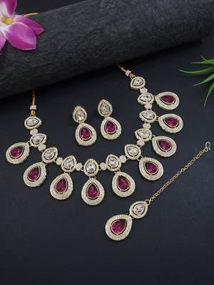 traditional kundan & stone studded choker necklace jewellery set with earrings & maang tikka  1