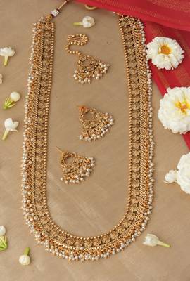 Gold Plated Necklace Set with Earrings and Maang Tikka 1
