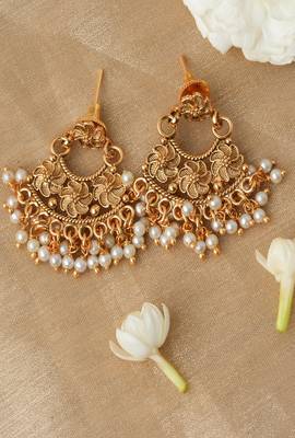Gold Plated Necklace Set with Earrings and Maang Tikka 3