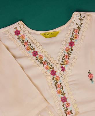  cream viscose silk fabric flowers embellished embroidered kurta with pant & dupatta 3