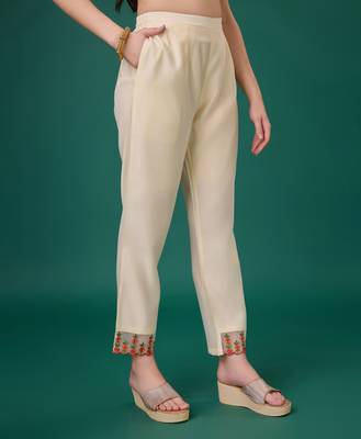  cream viscose silk embroidered kurta with pant & dupatta 3