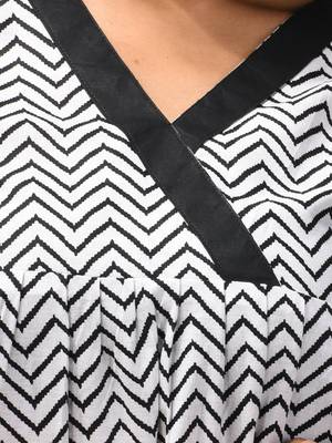White & black chevron printed cotton suit set 4